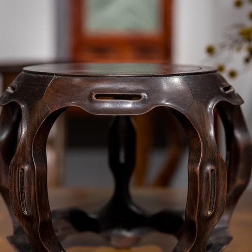 清 红木鱼门洞五足鼓墩形花几摆件（一对） 商品图2