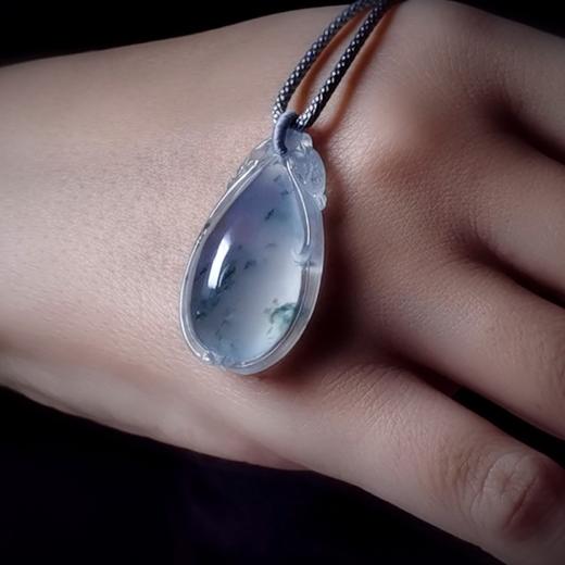 【水滴】蛋清种飘花翡翠项坠 商品图7