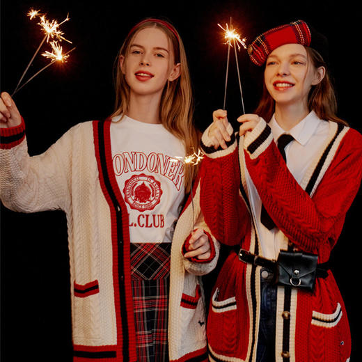 ELAND衣恋学院风立体绞花红色柯基开衫EECKC11H1C 商品图0