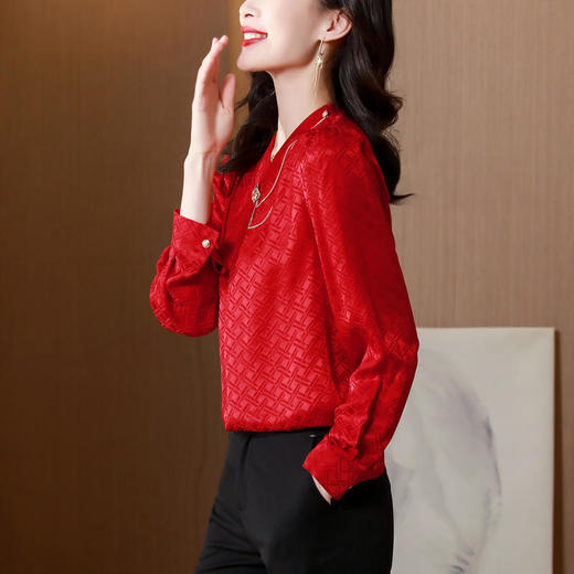 RWQ8060 2022春季新款气质显瘦设计感V领时尚上衣 商品图0