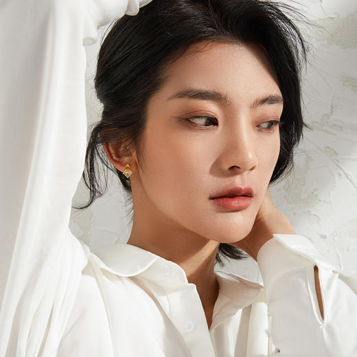 周六福黄金耳饰女耳钉足金计价几何镂空简约气质时髦职场官方正品 商品图4