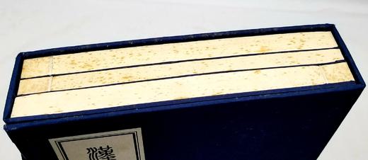 《汉铭斋藏镜》，线装一函三册，王纲怀编，上海古籍出版社2013年版，定价980，售价599元。仅三套。品相9成。 商品图5