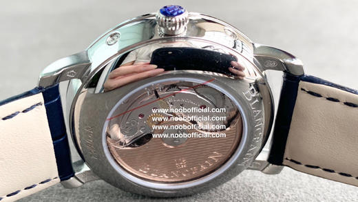 宝珀经典系列，里程碑式的传奇

制表实力毋庸置疑，这款功能腕表来自宝珀的经典系列，作为制表界的三大传统复杂功能之一，它的出现是腕表界又一里程碑式的传奇。42毫米直径 商品图2