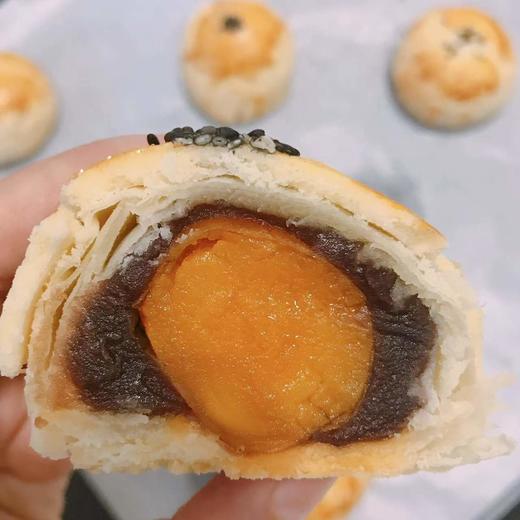 狮子家-纯手工六个装蛋黄酥礼盒 过节送礼蛋黄酥 新鲜咸蛋黄 豆沙蛋黄 纯手工不添加防腐剂 吃的健康安心 商品图3