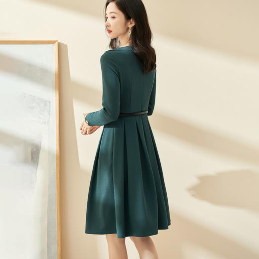 米思阳2026春季新款优雅圆领大摆裙纯色百搭收腰针织连衣裙0042 商品图3