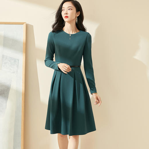 米思阳2026春季新款优雅圆领大摆裙纯色百搭收腰针织连衣裙0042 商品图1