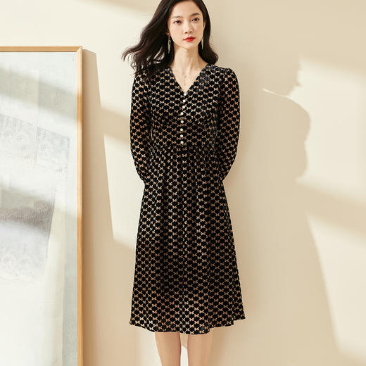 剩S/M/XL/XXL 米思阳2026春季新款时尚植绒花色长裙系带收腰V领长袖连衣裙0066 商品图2