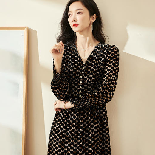 剩S/M/XL/XXL 米思阳2026春季新款时尚植绒花色长裙系带收腰V领长袖连衣裙0066 商品图1