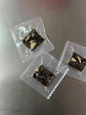 如何切阿胶糕？