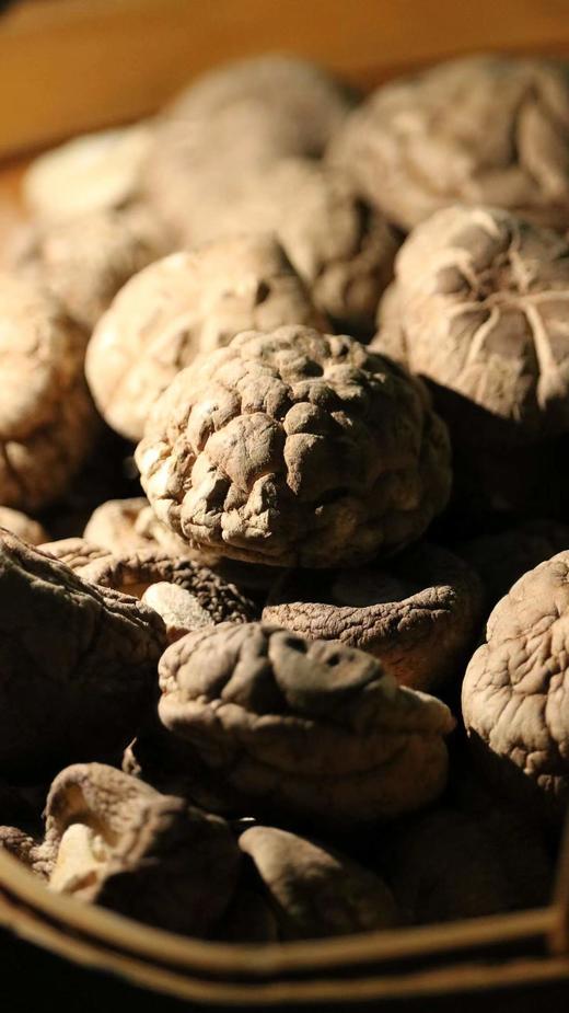 【精选】生态干花菇（250g)花菇是菌中之星，是香菇子实体在特殊环境下产生的一种优等菇。  商品图1