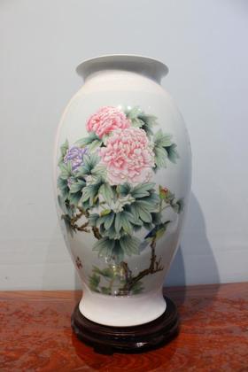 尧娟：粉彩蜀国牡丹冬瓜瓶