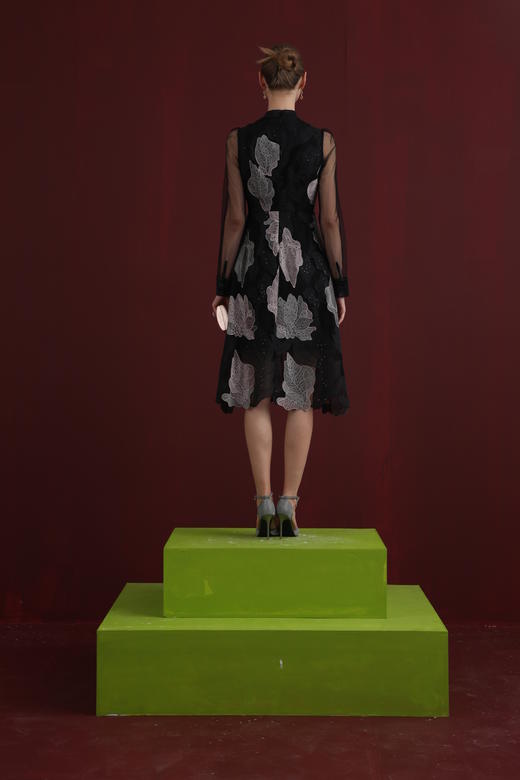 9C-【伯妮斯茵】高贵气质刺绣荷花立领连衣裙 1S4079 商品图3