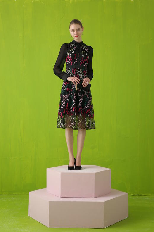 【伯妮斯茵】娴静刺绣蕾丝连衣裙 1S4073 商品图3