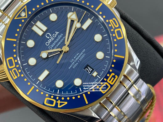 OM欧米茄全新海马300米42mm ，om购入原版1-1开模打造。男士腕表，自动机械机芯，硅胶表带，透底。 商品图7