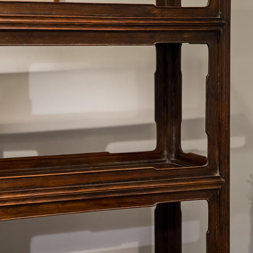 清 红木洼膛肚圈口四层架格（一对） 商品图3