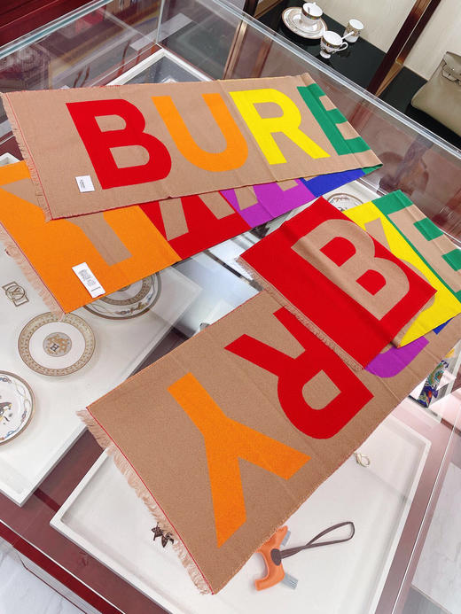 秋冬特惠💰350 人手一条推荐！BURBERRY巴宝莉新双面大字母围巾 商品图2