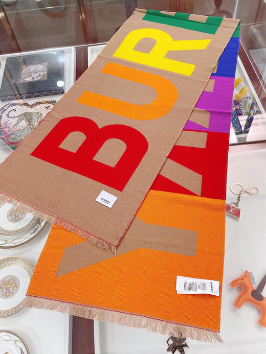 秋冬特惠💰350 人手一条推荐！BURBERRY巴宝莉新双面大字母围巾 商品图3