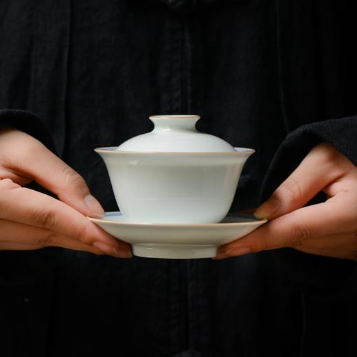 抱翁堂 青白釉双线盖碗 120ml 口径9.3cm 高8.2cm 景德镇抱翁堂手工经典薄胎单色釉陶瓷双线盖碗 商品图2