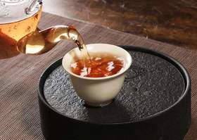 弘通禅茶丨自然陈化的枣香老白茶
