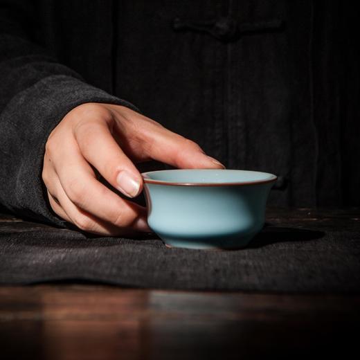 景德镇 抱翁堂粉青压手单杯 陶瓷主人杯 商品图2