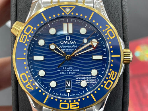 OM欧米茄全新海马300米42mm ，om购入原版1-1开模打造。男士腕表，自动机械机芯，硅胶表带，透底。 商品图10