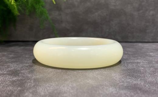 【御珠宫坊·传承系列】糖羊脂白玉手镯55mm 商品图3