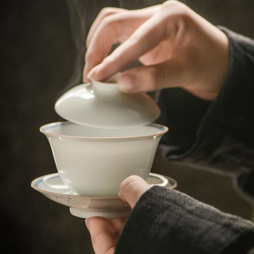抱翁堂 青白釉双线盖碗 120ml 口径9.3cm 高8.2cm 景德镇抱翁堂手工经典薄胎单色釉陶瓷双线盖碗 商品图3
