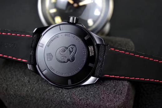 V6豪雅泰格300米竞潜。同步官方新款，材料规格均与正品一致，采用蓝宝石镜面及抗腐蚀陶质表圈，直径41mm 商品图3