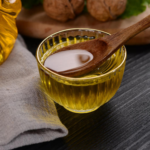 云南玉溪泉乡老磨坊 冷榨核桃油(礼盒塑料瓶) 750ml*4 包邮 商品图7