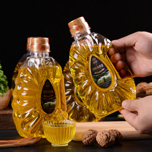 云南玉溪泉乡老磨坊 冷榨核桃油(礼盒塑料瓶) 750ml*4 包邮 商品图5