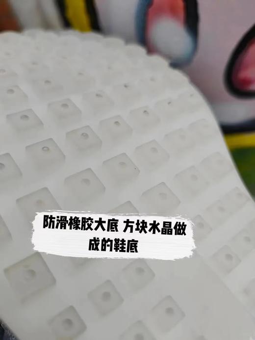 朋克风高帮休闲运动鞋‖ 时尚的银色 鞋头别致羊卷毛设计 石头纹进口头层牛皮  时尚复古 单面可拆卸双排珍珠和水钻 精致减龄 鱼皮+马毛的DU特设计  不一样的手感和层次 4cm鞋跟 商品图10