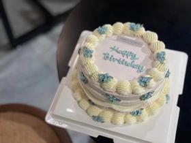 复古少女裱花生日蛋糕