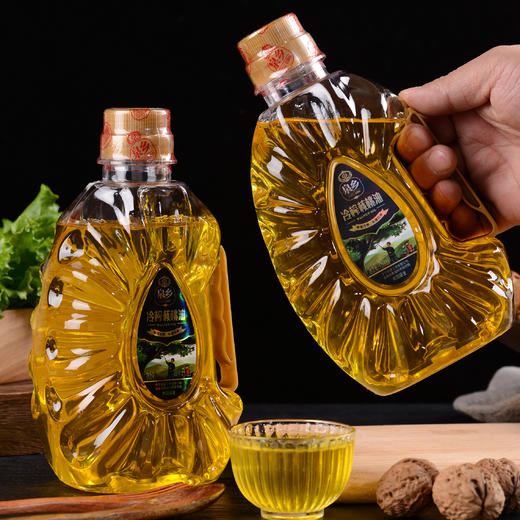 云南玉溪泉乡老磨坊 冷榨核桃油(礼盒塑料瓶) 750ml*4 包邮 商品图3