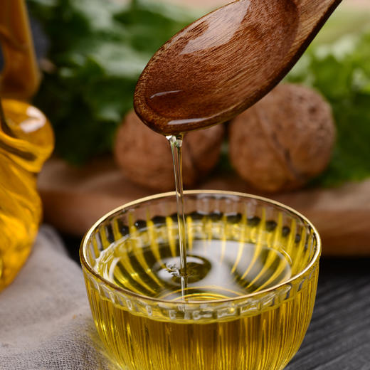 云南玉溪泉乡老磨坊 冷榨核桃油（塑料瓶） 750ml 包邮 商品图4