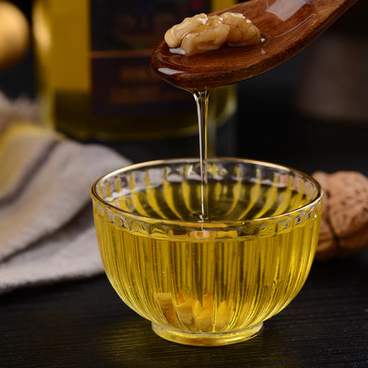 云南玉溪泉乡老磨坊 冷榨核桃油(礼盒玻璃瓶)500ML*2 包邮 商品图5