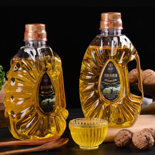 云南玉溪泉乡老磨坊 冷榨核桃油(礼盒塑料瓶) 750ml*4 包邮 商品图6