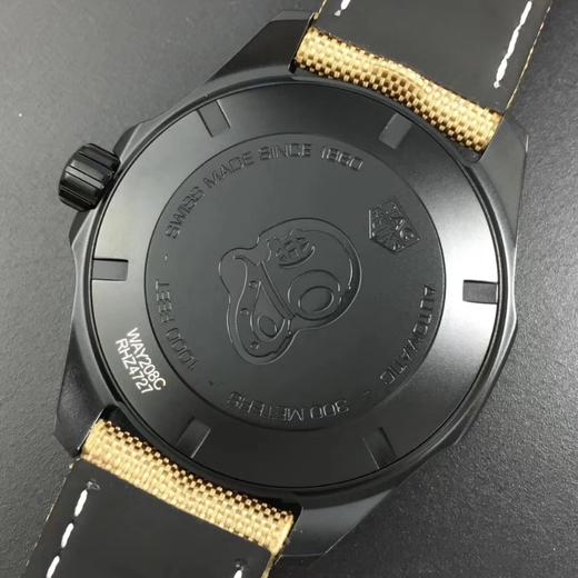 V6豪雅泰格300米竞潜。同步官方新款，材料规格均与正品一致，采用蓝宝石镜面及抗腐蚀陶质表圈，直径41mm 商品图13