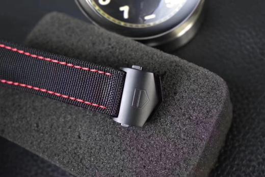 V6豪雅泰格300米竞潜。同步官方新款，材料规格均与正品一致，采用蓝宝石镜面及抗腐蚀陶质表圈，直径41mm 商品图5