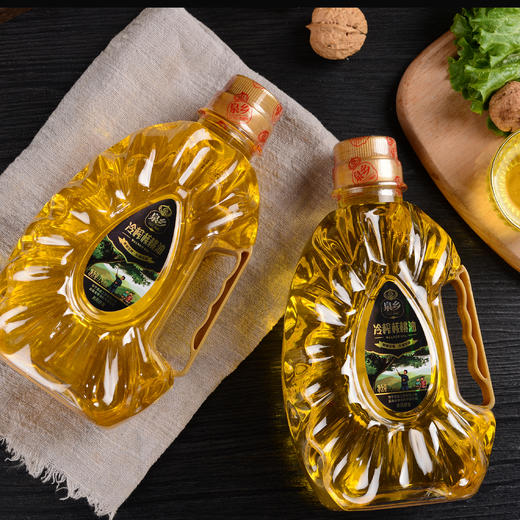云南玉溪泉乡老磨坊 冷榨核桃油(礼盒塑料瓶) 750ml*4 包邮 商品图4