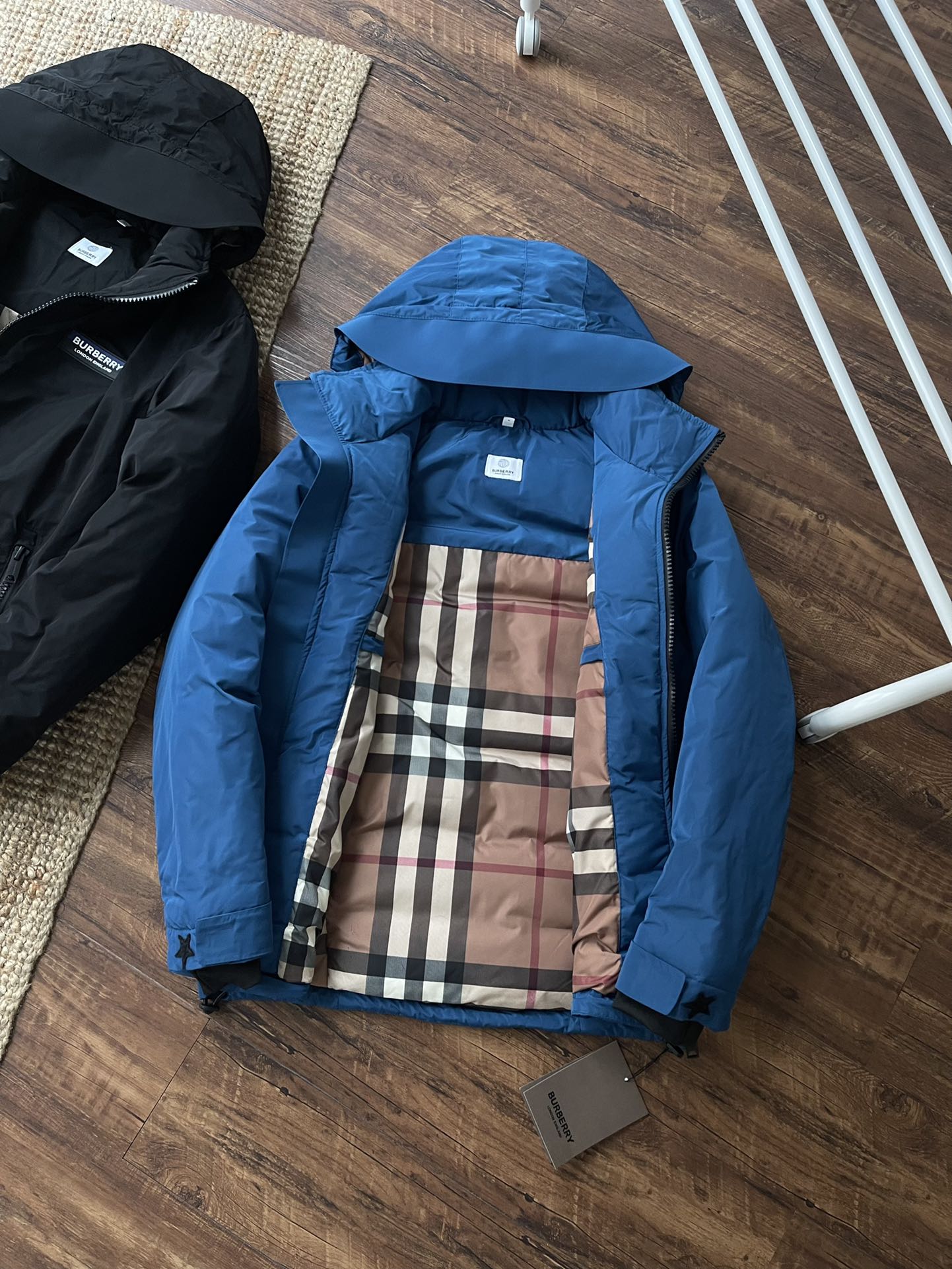 尺码:m-3xl颜色:蓝色  黑色秉承经典,burberry巴宝莉男士连帽羽绒服