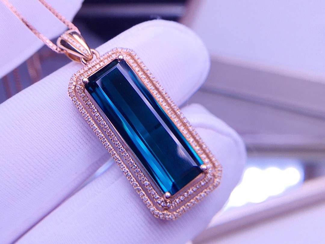 2克 天然蓝碧玺吊坠