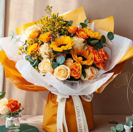 【一心向阳】向日葵➕香槟玫瑰➕火焰玫瑰时尚大气花束 商品图0