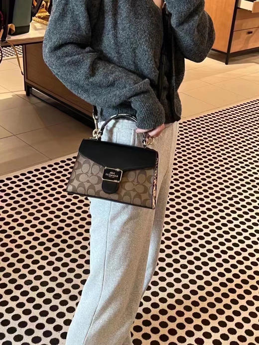 超级好看！💰1350✈️Coach 新款Pepper沙漏包 高级感扑面而来 商品图2