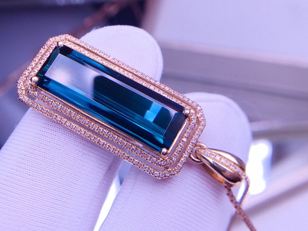 2克 天然蓝碧玺吊坠