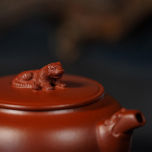 龙德堂陶艺 汤宣武《虎年贺岁壶  处世无畏》 原矿大红袍 260 cc 商品图2