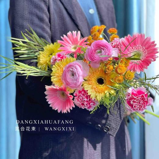 【街角的祝福】粉色洋牡丹2 蜜糖色非洲菊3 香槟色非洲菊3 橙色小雏菊2 笑颜康6  黄莺3 商品图2