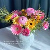 【街角的祝福】粉色洋牡丹2 蜜糖色非洲菊3 香槟色非洲菊3 橙色小雏菊2 笑颜康6  黄莺3 商品缩略图4
