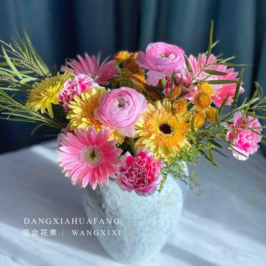 【街角的祝福】粉色洋牡丹2 蜜糖色非洲菊3 香槟色非洲菊3 橙色小雏菊2 笑颜康6  黄莺3 商品图4