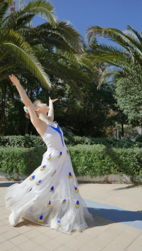 傣族的孔雀舞在众多的民族舞蹈中独树一帜