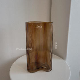 INS 茶色波纹花器  · 艺术家居